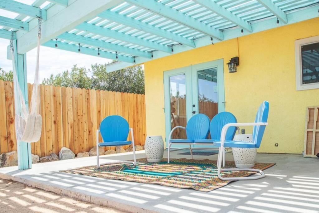 Holiday home New! Jt Sunshine House Cozy, Artsy & Comfy, Dog Friendly, 3bd *