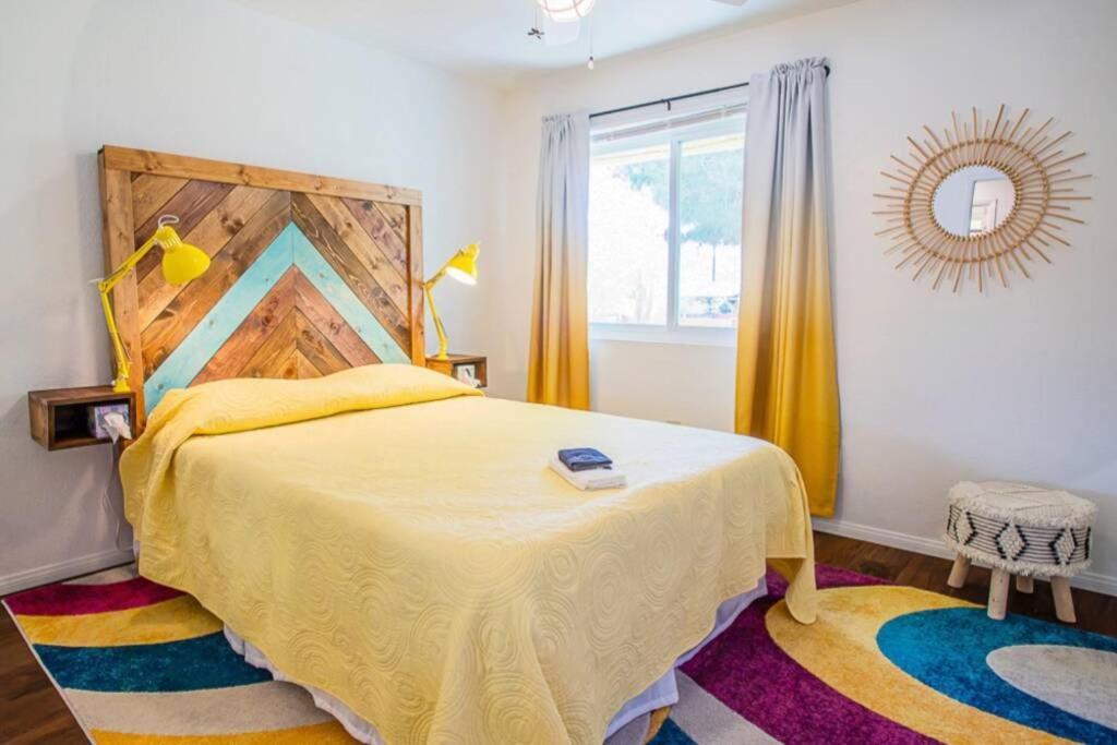 Holiday home New! Jt Sunshine House Cozy, Artsy & Comfy, Dog Friendly, 3bd Joshua Tree