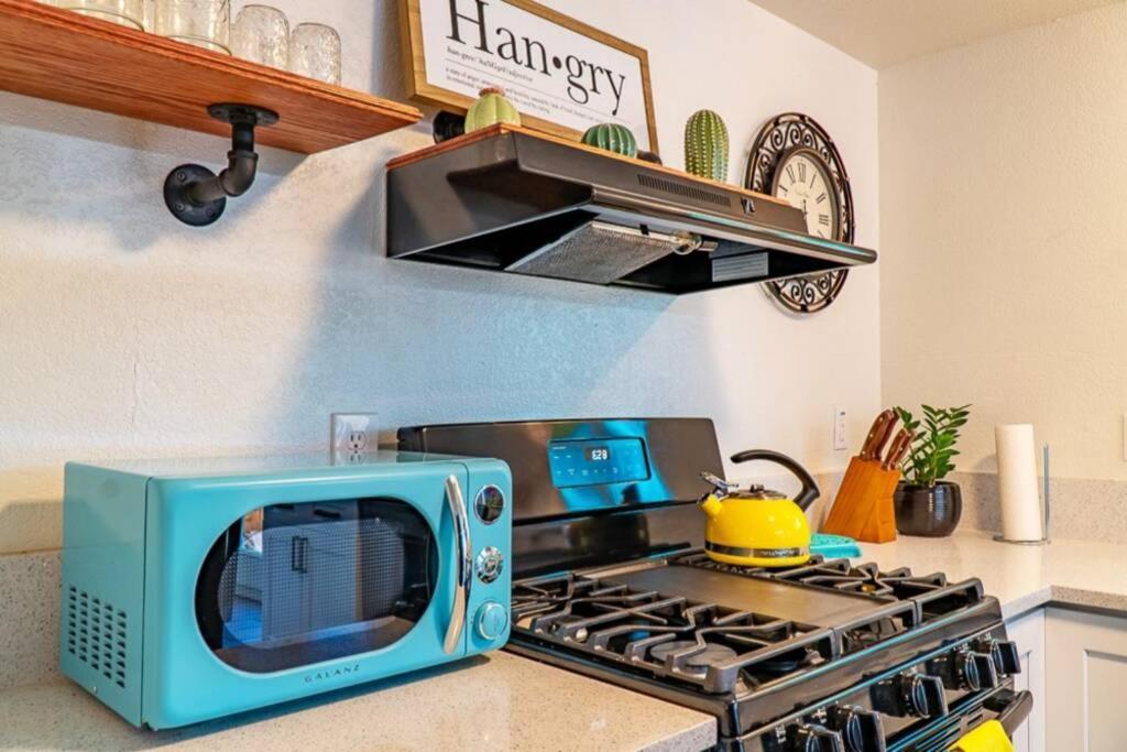 New! Jt Sunshine House Cozy, Artsy & Comfy, Dog Friendly, 3bd Casa de Férias Joshua Tree