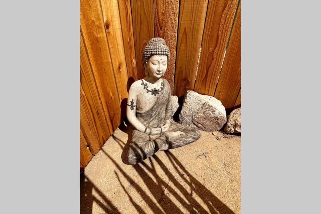 Holiday home New! Jt Sunshine House Cozy, Artsy & Comfy, Dog Friendly, 3bd Joshua Tree
