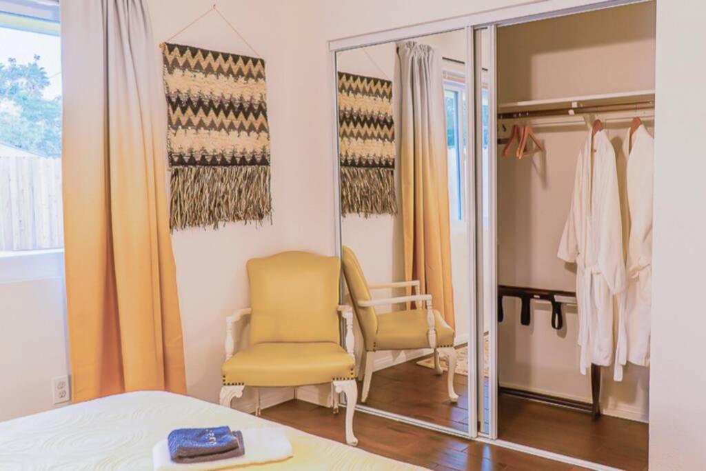 Holiday home New! Jt Sunshine House Cozy, Artsy & Comfy, Dog Friendly, 3bd Joshua Tree