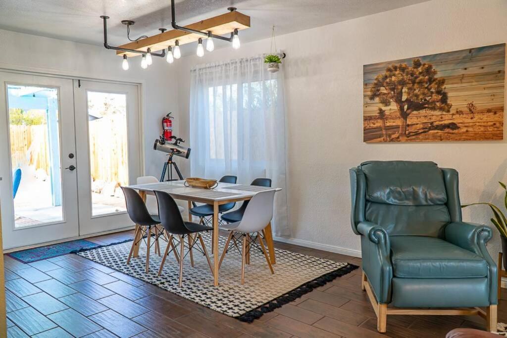 New! Jt Sunshine House Cozy, Artsy & Comfy, Dog Friendly, 3bd Casa de Férias Joshua Tree